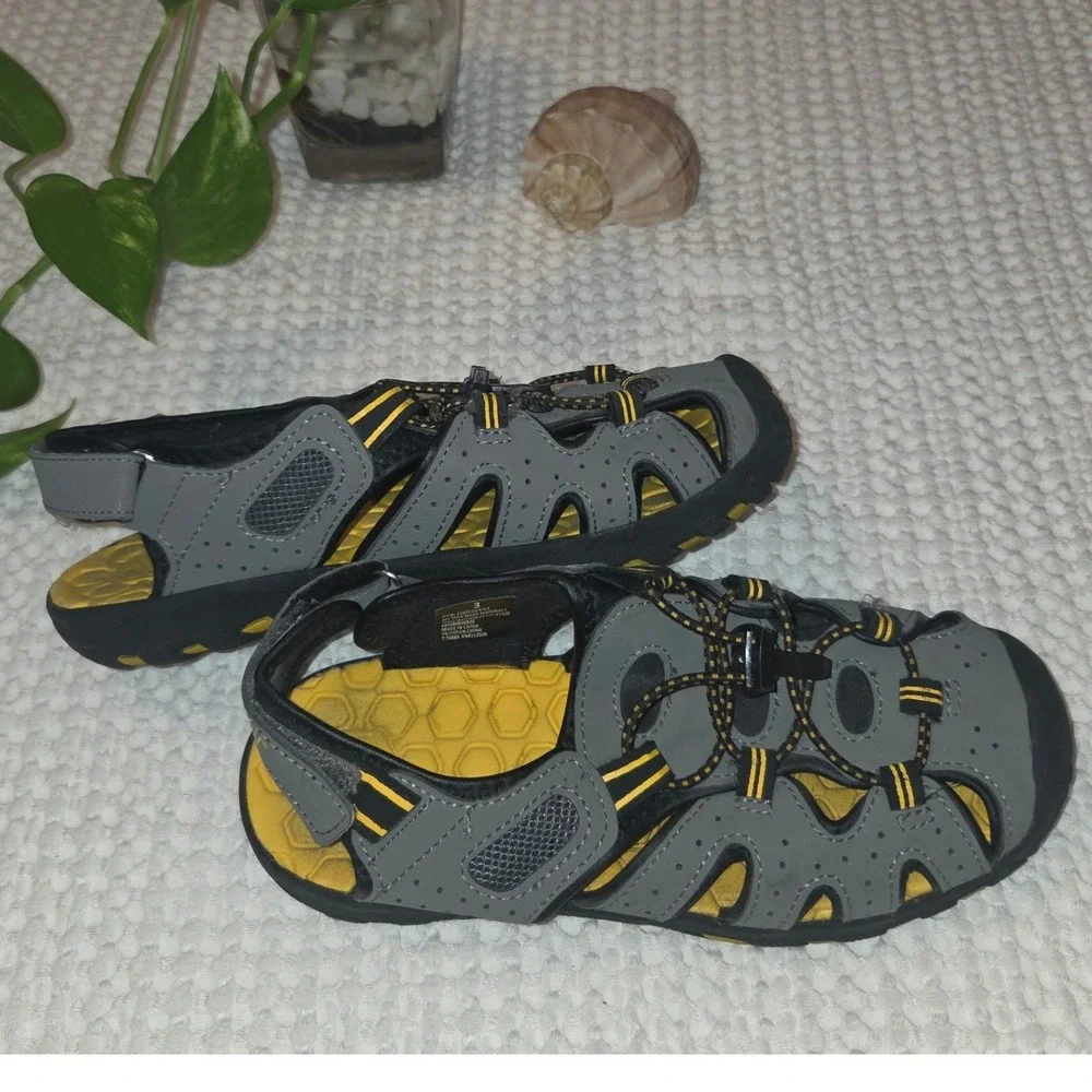 Khombu Kyle Water Sandals Kids Size 3 Gray Yellow Closed Toe Sport Hiking Shoes